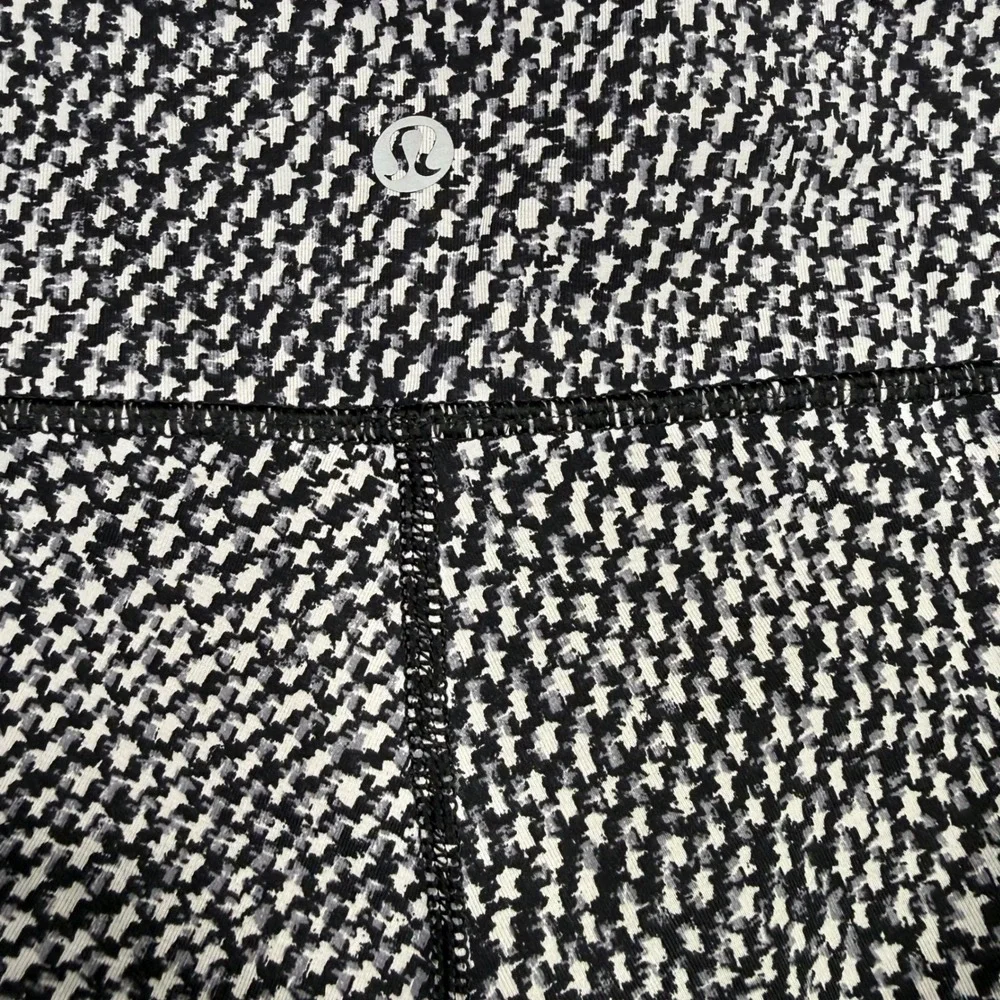 Lululemon Align High Rise Crop Leggings Black White Snake Print Size‎ 4
